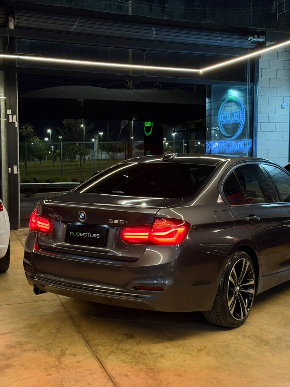 Ver a foto 4 do BMW 320i Sport